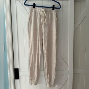 NWOT Women’s Express Comfy Sweatpants Jogger Pants  Size XS – Cream / Off-White